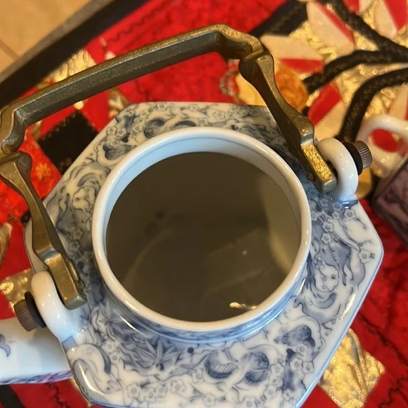 VINTAGE BLUE WHITE PINK CHERRY TREE BLOSSOM CHINESE TEAPOT WITH BRASS HANDLE set - Picture 8 of 12
